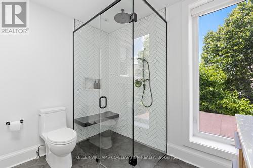 930 Manning Avenue, Toronto, ON - Indoor Photo Showing Bathroom