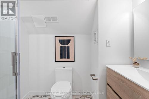 930 Manning Avenue, Toronto, ON - Indoor Photo Showing Bathroom
