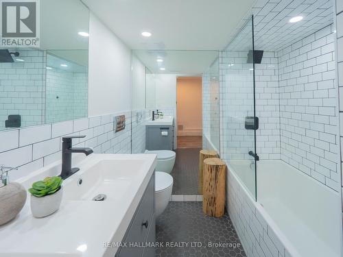 200 Simpson Avenue, Toronto, ON - Indoor Photo Showing Bathroom