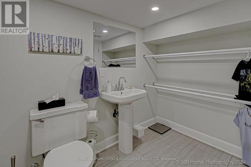 595 Sammon Avenue, Toronto, ON - Indoor Photo Showing Bathroom