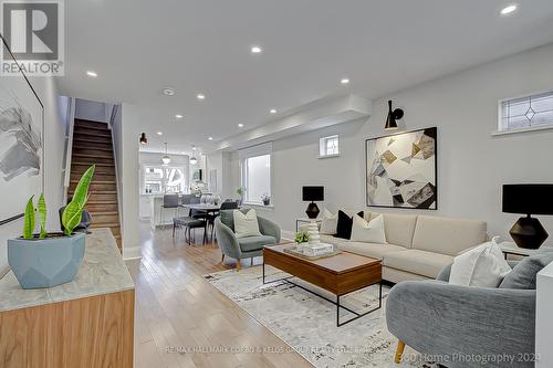 595 Sammon Avenue, Toronto, ON - Indoor Photo Showing Living Room