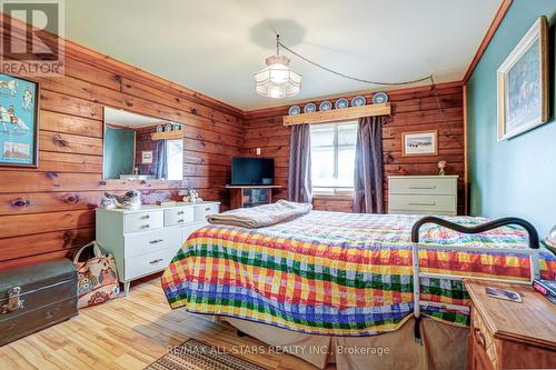 371 Sturgeon Point Road, Kawartha Lakes, ON - Indoor Photo Showing Bedroom