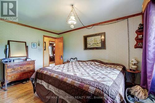 371 Sturgeon Point Road, Kawartha Lakes, ON - Indoor Photo Showing Bedroom