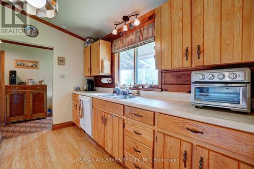 371 Sturgeon Point Road, Kawartha Lakes, ON - Indoor Photo Showing Kitchen With Double Sink