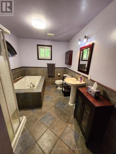 63 Thomas Drive, Kawartha Lakes, ON - Indoor Photo Showing Bathroom