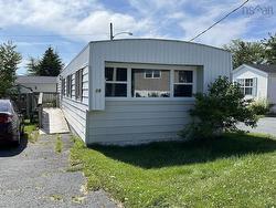 18 Earleton Avenue  Dartmouth, NS B2Y 2A7