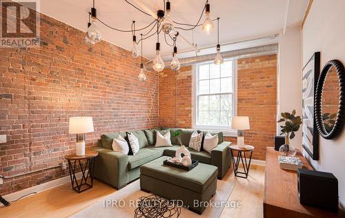 213 - 81A Front Street E, Toronto, ON - Indoor