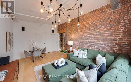 213 - 81A Front Street E, Toronto, ON - Indoor Photo Showing Living Room