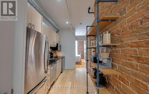 213 - 81A Front Street E, Toronto, ON - Indoor Photo Showing Kitchen