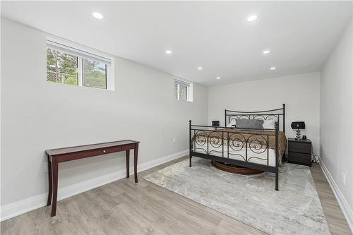 1063 Maplehurst Avenue, Burlington, ON - Indoor Photo Showing Bedroom