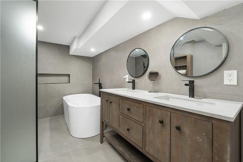 1063 Maplehurst Avenue, Burlington, ON - Indoor Photo Showing Bathroom