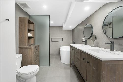 1063 Maplehurst Avenue, Burlington, ON - Indoor Photo Showing Bathroom