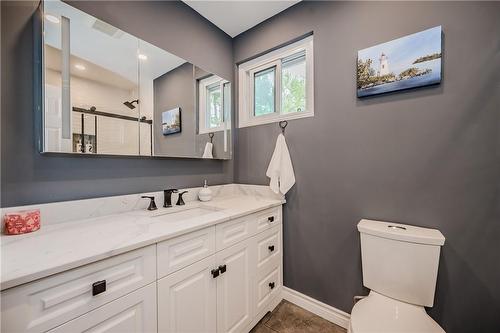 5264 Woodhaven Drive, Burlington, ON - Indoor Photo Showing Bathroom