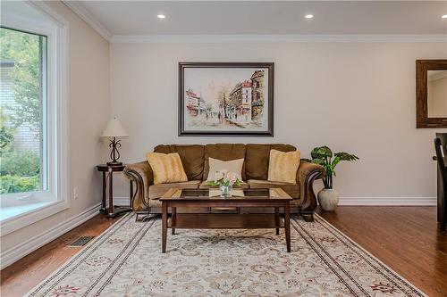 5264 Woodhaven Drive, Burlington, ON - Indoor Photo Showing Living Room