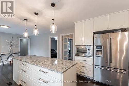 39 Kirk Drive, London, ON - Indoor Photo Showing Kitchen With Upgraded Kitchen