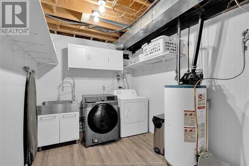 2113 Curry Avenue, Windsor, ON - Indoor Photo Showing Laundry Room