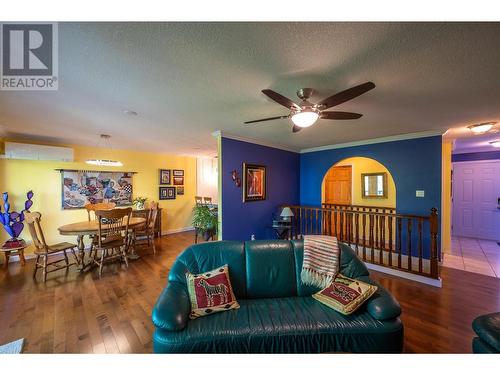 799 Creekside Road Unit# 4, Penticton, BC - Indoor Photo Showing Living Room