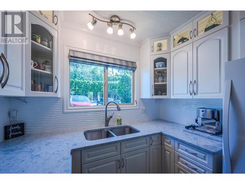 799 Creekside Road Unit# 4, Penticton, BC - Indoor Photo Showing Kitchen With Double Sink