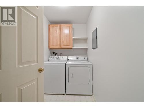 180 Hollywood Road N Unit# 211, Kelowna, BC - Indoor Photo Showing Laundry Room