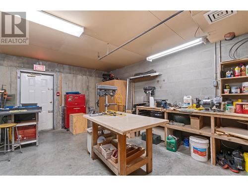 180 Hollywood Road N Unit# 211, Kelowna, BC - Indoor Photo Showing Garage