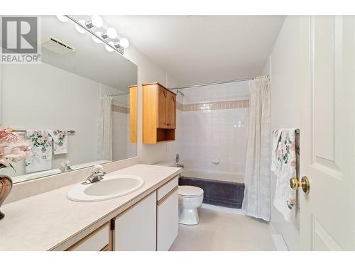 180 Hollywood Road N Unit# 211, Kelowna, BC - Indoor Photo Showing Bathroom