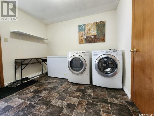 136 5Th Street Ne, Weyburn, SK - Indoor Photo Showing Laundry Room