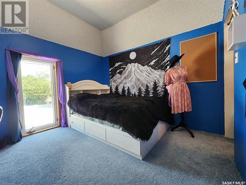 136 5Th Street Ne, Weyburn, SK - Indoor Photo Showing Bedroom