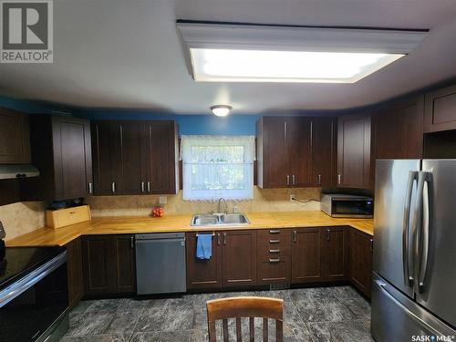 136 5Th Street Ne, Weyburn, SK - Indoor Photo Showing Kitchen With Double Sink