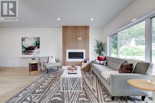 1511 Spadina Crescent E, Saskatoon, SK - Indoor Photo Showing Living Room With Fireplace