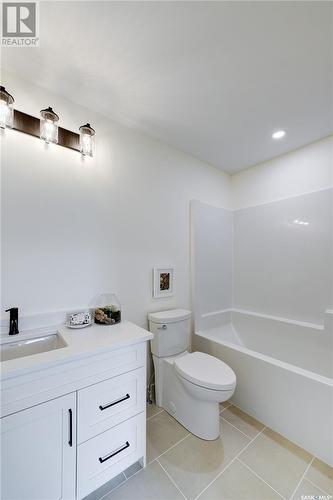1511 Spadina Crescent E, Saskatoon, SK - Indoor Photo Showing Bathroom