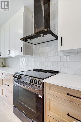 1511 Spadina Crescent E, Saskatoon, SK - Indoor Photo Showing Kitchen With Upgraded Kitchen
