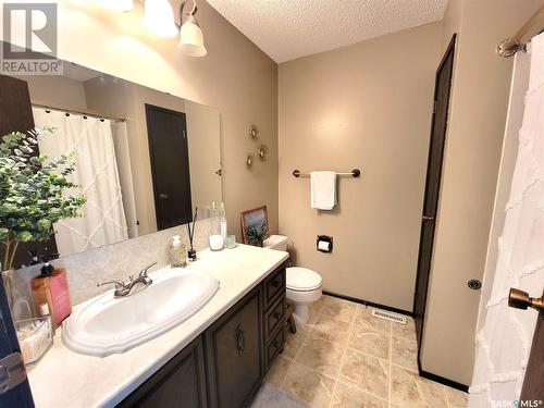 5023 Tribune Street, Macklin, SK - Indoor Photo Showing Bathroom