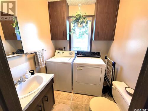 5023 Tribune Street, Macklin, SK - Indoor Photo Showing Laundry Room