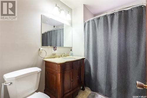 818 6Th Street, Perdue, SK - Indoor Photo Showing Bathroom