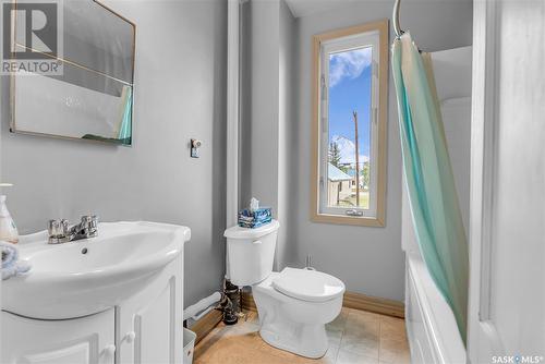 818 6Th Street, Perdue, SK - Indoor Photo Showing Bathroom