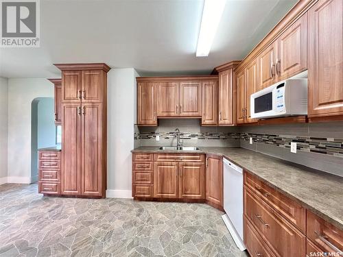 201 Main Street, Macrorie, SK - Indoor Photo Showing Kitchen With Double Sink