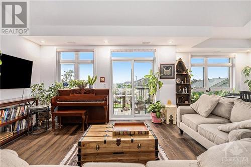 143 Fairweather Street, Ottawa, ON - Indoor Photo Showing Living Room