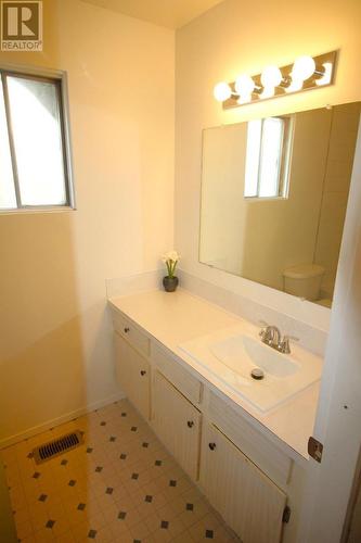 102-106 Mclean Drive, Prince George, BC - Indoor Photo Showing Bathroom