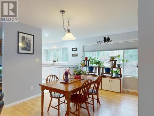 5930 Mowat Ave, Powell River, BC - Indoor Photo Showing Dining Room