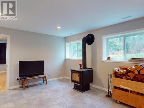 5930 Mowat Ave, Powell River, BC - Indoor Photo Showing Bedroom