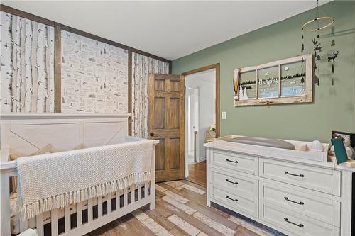 665 Nash Road N, Hamilton, ON - Indoor Photo Showing Bedroom