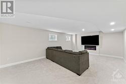 The basement is ideal for recreation and relaxing - 