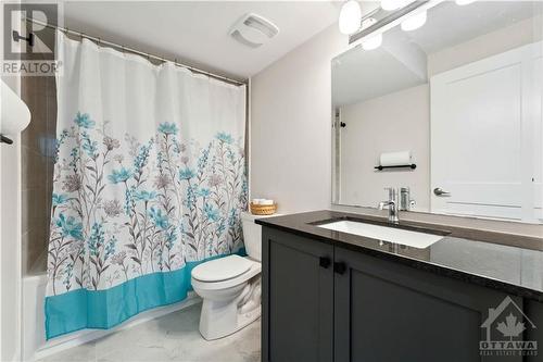 Beautiful bath - 820 Mercier Crescent, Ottawa, ON - Indoor Photo Showing Bathroom