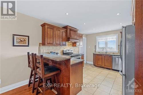 5940 Brophy Drive, Ottawa, ON - Indoor Photo Showing Kitchen