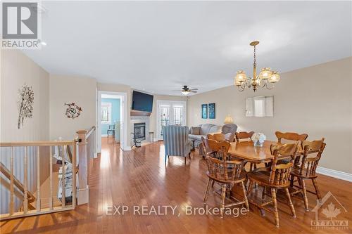 5940 Brophy Drive, Ottawa, ON - Indoor Photo Showing Dining Room