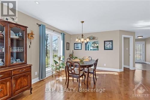 5940 Brophy Drive, Ottawa, ON - Indoor Photo Showing Dining Room