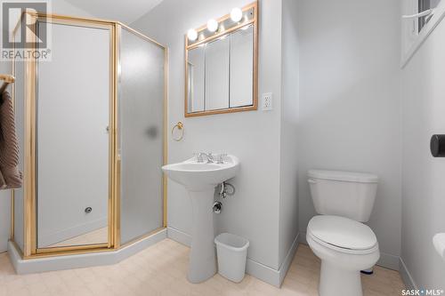 368 Lockwood Road, Regina, SK - Indoor Photo Showing Bathroom