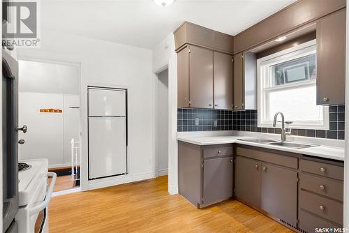 2634 Atkinson Street, Regina, SK - Indoor Photo Showing Kitchen With Double Sink