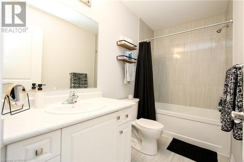 145 South Creek Drive Unit# B2, Kitchener, ON - Indoor Photo Showing Bathroom