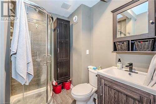 14 Williamsburg Road Unit# 48, Kitchener, ON - Indoor Photo Showing Bathroom